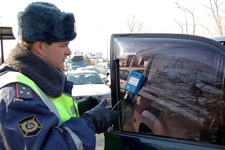 Определение степени светопропускаемости тонировки автомобиля Определение степени светопропускаемости тонировки автомобиля